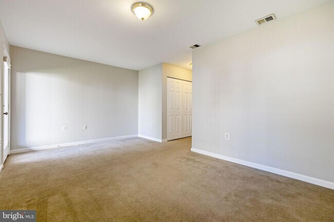Building Photo - 104 Frazer Dr