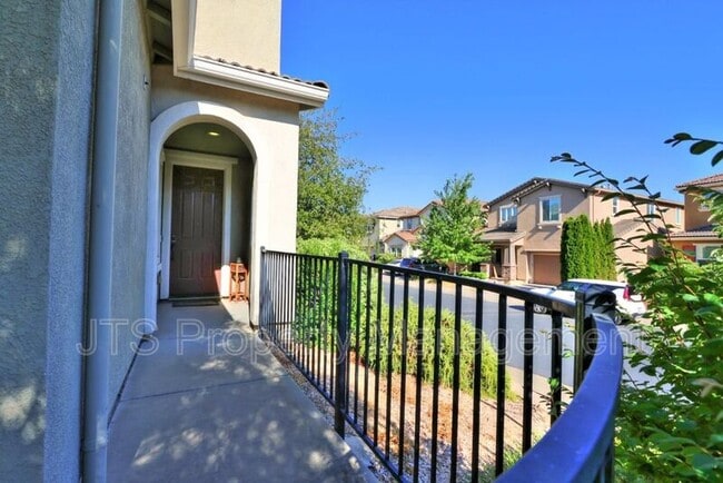 Building Photo - 1427 Bicker Cir