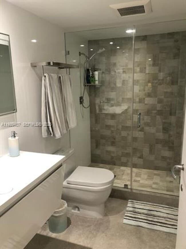 Building Photo - 8877 Collins Ave