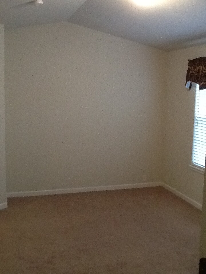 Building Photo - 936 Burning Bush Point