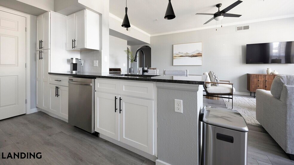 Building Photo - 901 Colorado Blvd