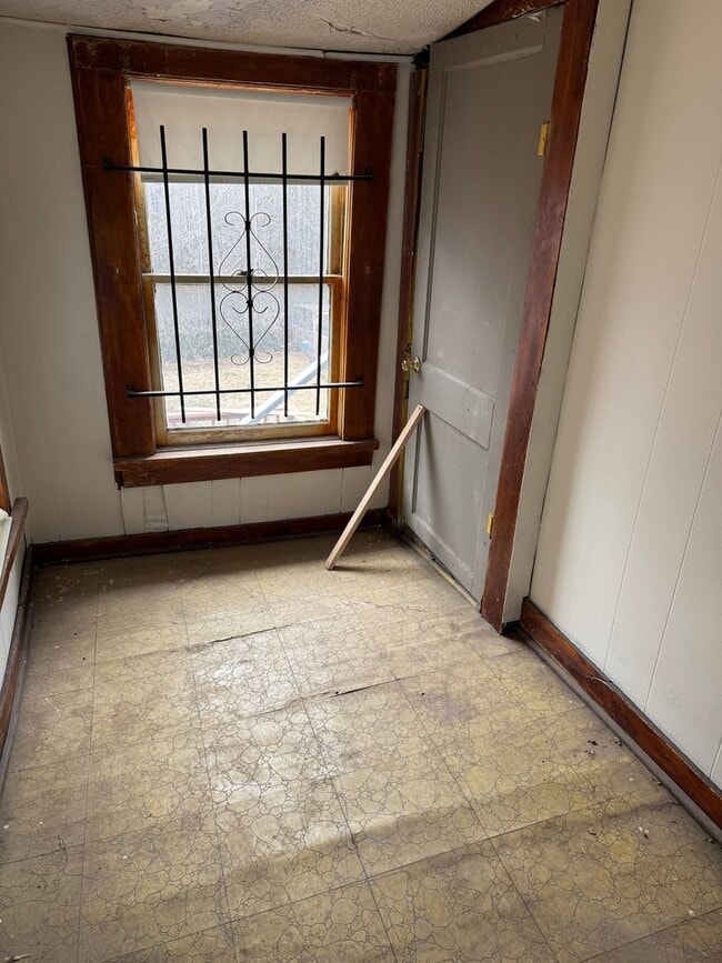 Building Photo - 3079 N 21 St