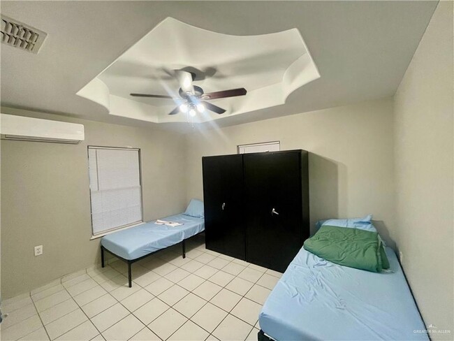 Building Photo - 144 Redwood Rd