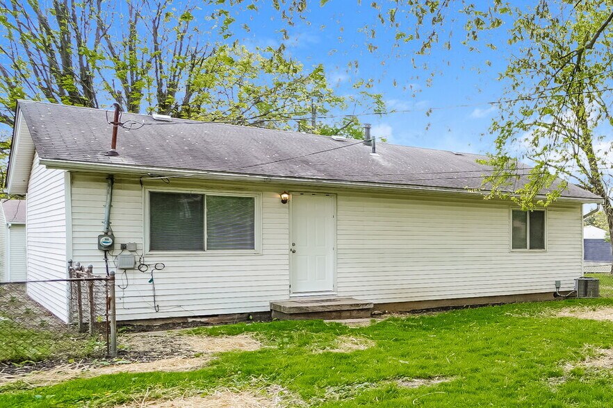 Building Photo - 2883 Key Pl