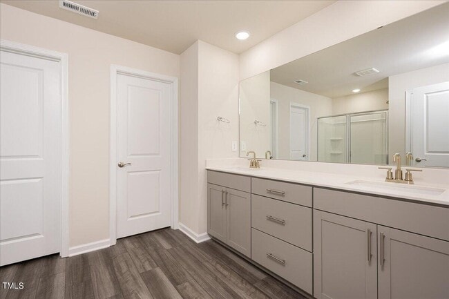 Building Photo - 937 Avonmore Dr