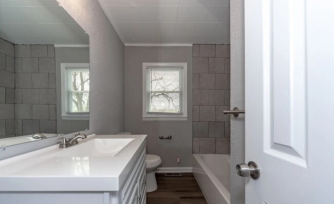 Building Photo - 13119 Fuller Ave