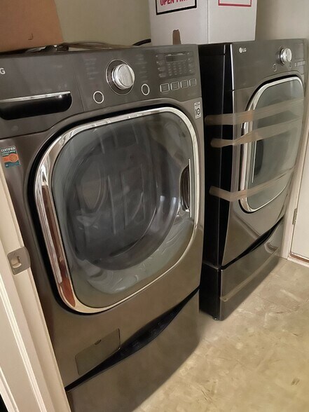 Building Photo - 23950 Noble Dr