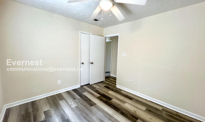 Building Photo - 1888 Singer Way