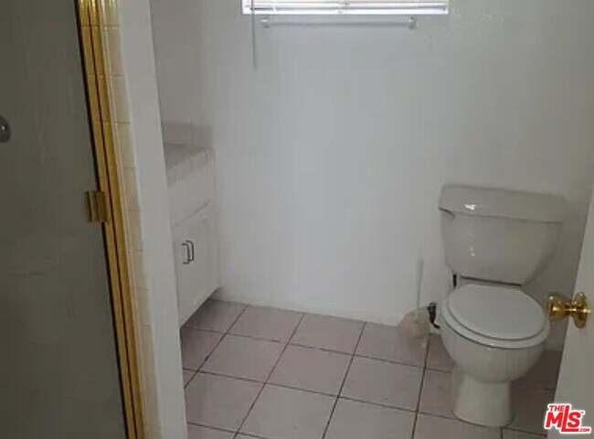 Building Photo - 519 Columbus St