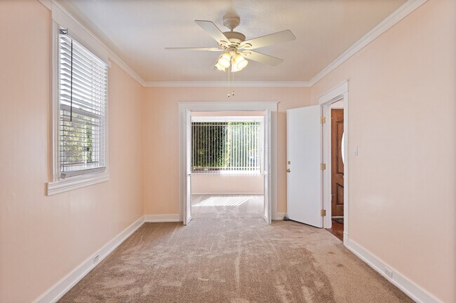 Building Photo - 725 S Meyler St