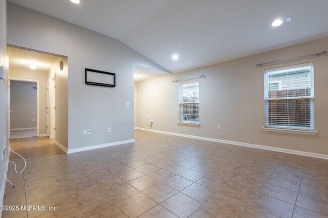 Building Photo - 12106 Alexandra Dr