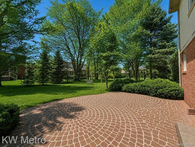 Building Photo - 1176 Cadmus Dr