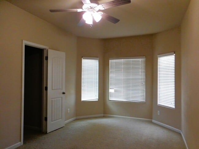 Building Photo - 5189 W Beechwood Ave