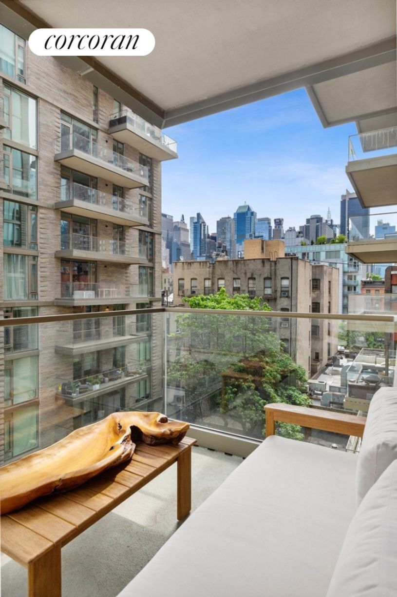 Building Photo - 505 W 43rd St