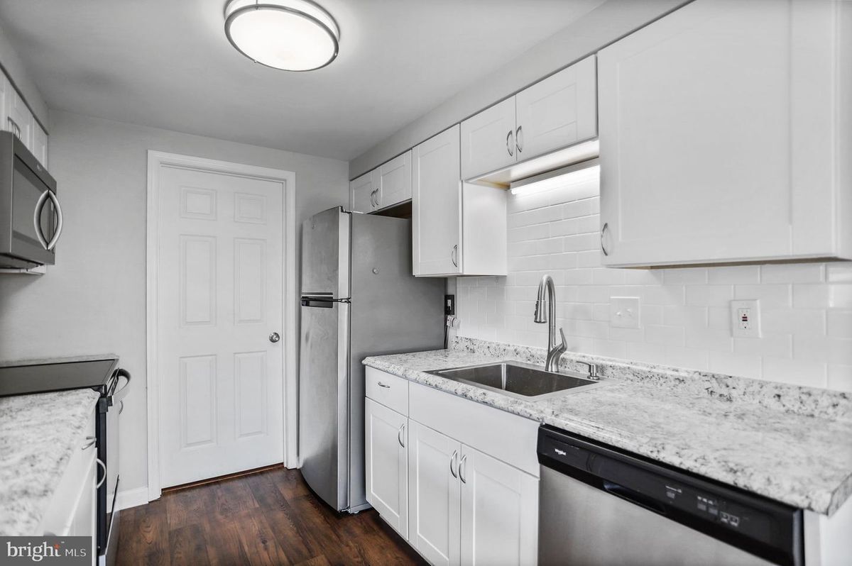 Building Photo - 1523 Kensington Dr