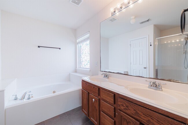 Building Photo - 18123 Almond Place Lane