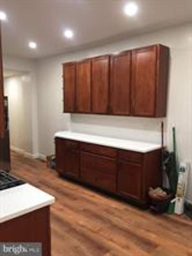 Building Photo - 3739 Midvale Ave