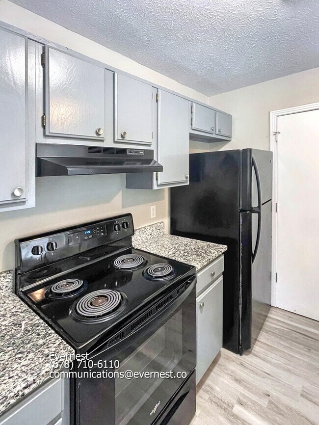 Building Photo - 483 Ellenwood Dr