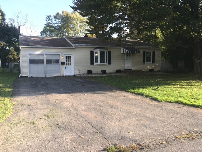 Primary Photo - 3 Bed, 1 Bath- Ranch, Liverpool-Galeville