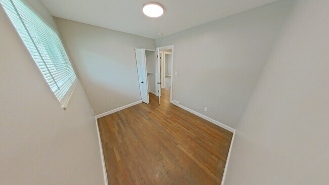 Building Photo - "3-Bed Sterling Heights Home with Granite Kitchen & Finished Basement!"