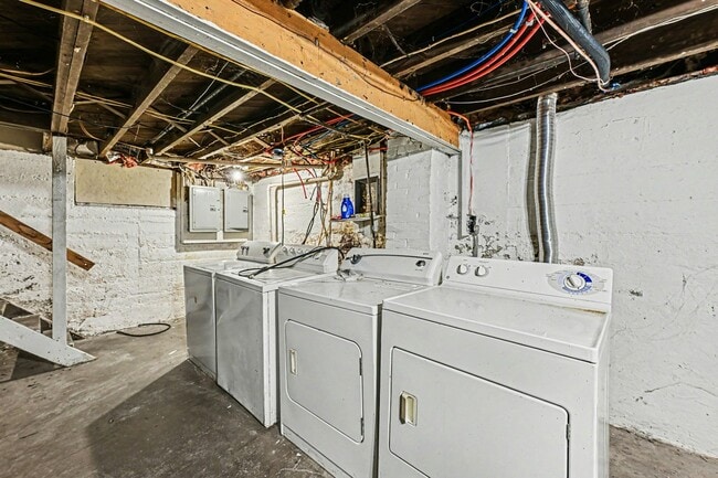 Building Photo - 427 Kolping Ave