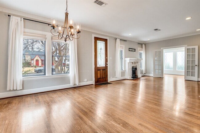 Building Photo - 5146 Goodwin Ave