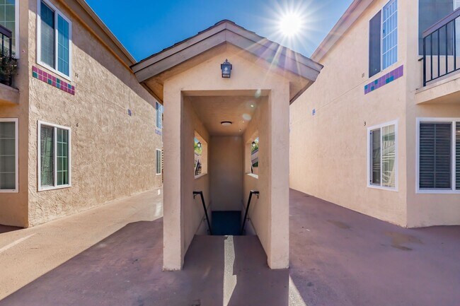 Building Photo - 1202 Donax Ave