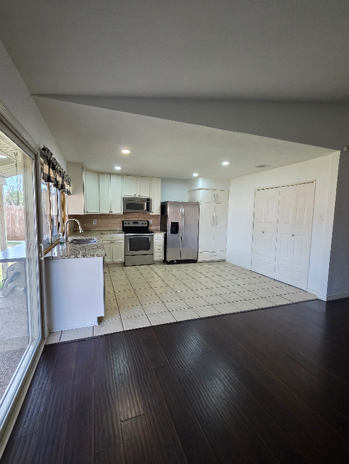 Building Photo - 3011 Lockwood Cir