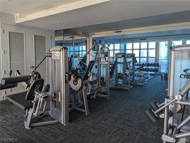 Building Photo - 3000 Oasis Grand Blvd