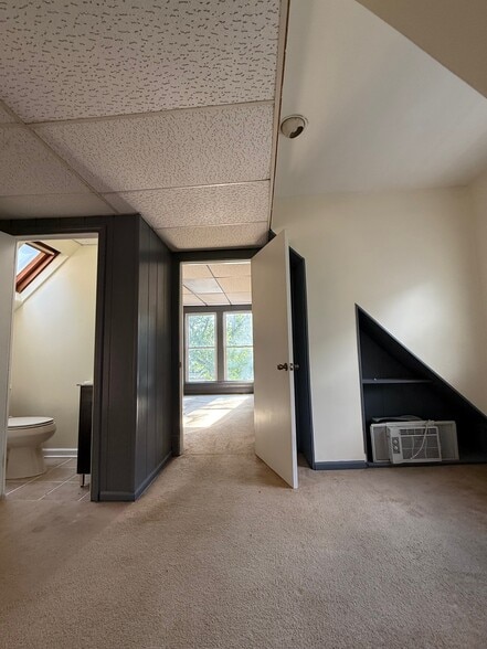 2nd fl - 10354 S Walden Pky