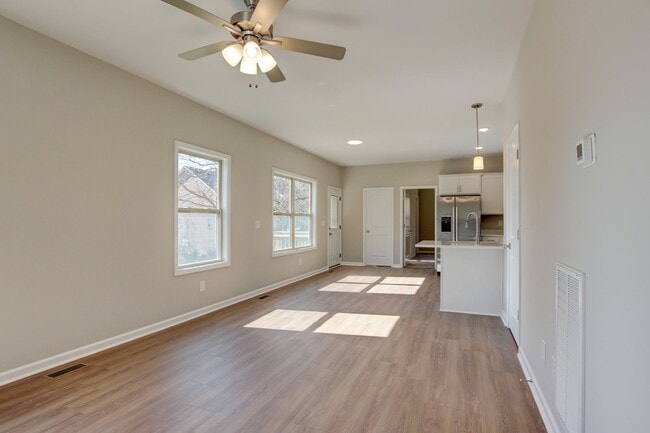 Building Photo - 420 S 2nd St