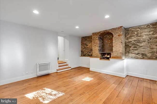 Building Photo - 215 Prince St