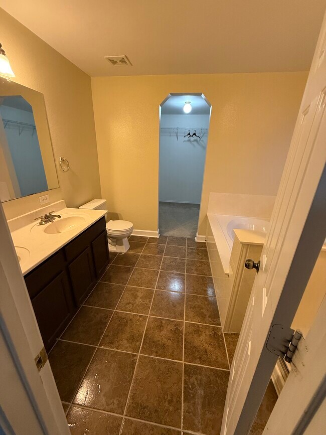 Building Photo - 215 Mallow Grove