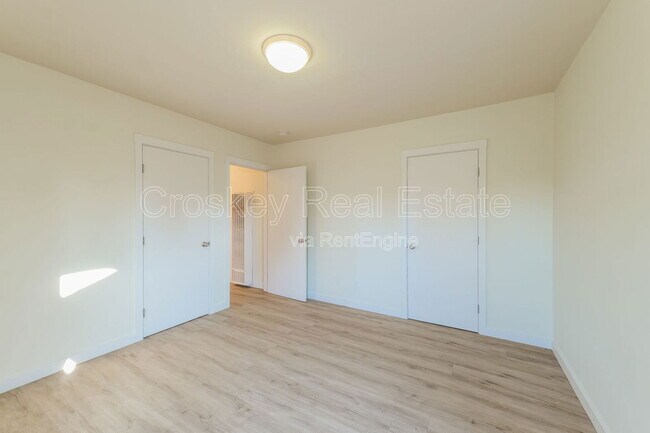 Building Photo - 365 W 12th St