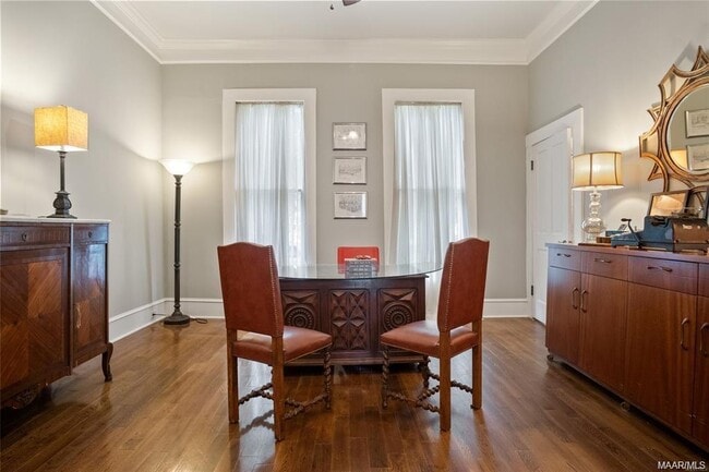 Building Photo - 345 S Washington St