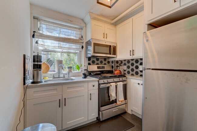 Building Photo - 40 Trumbull St