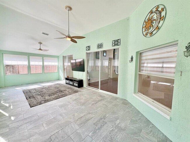 Building Photo - 10028 Oasis Palm Dr