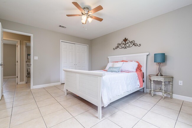 Building Photo - 309 Green Oak Dr