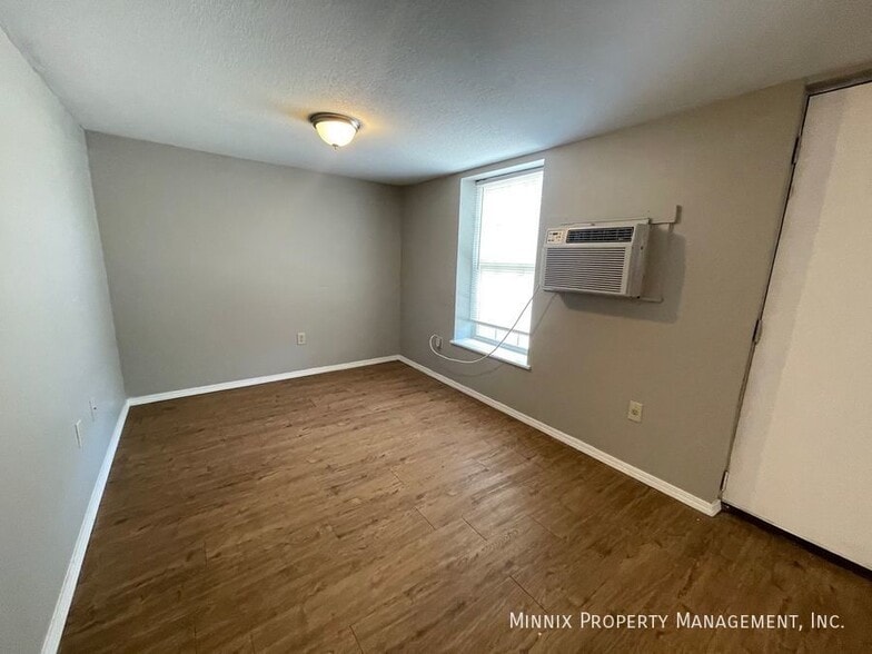 Building Photo - 1402 5th Ave