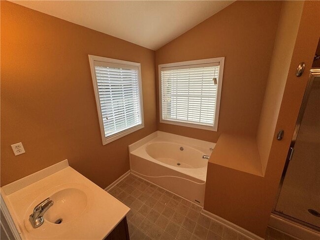 Building Photo - 6902 Grand Hickory Dr