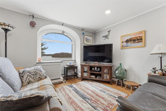 Building Photo - 598 N Lake Blvd