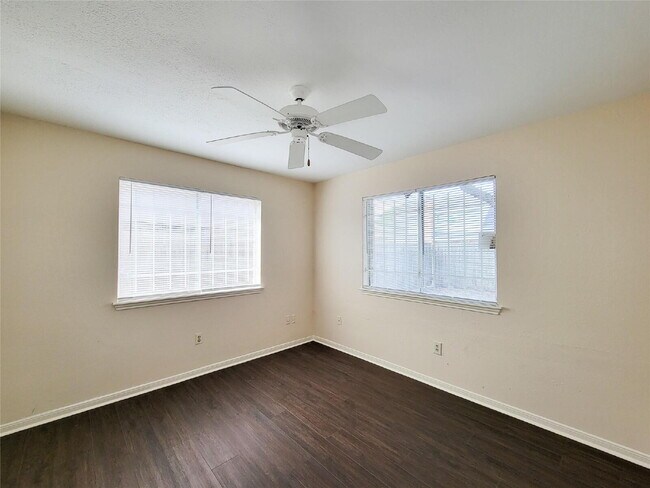 Building Photo - "Charming 3-Bed, 2-Bath Gem in Missouri City - Your Ideal Home Awaits!"