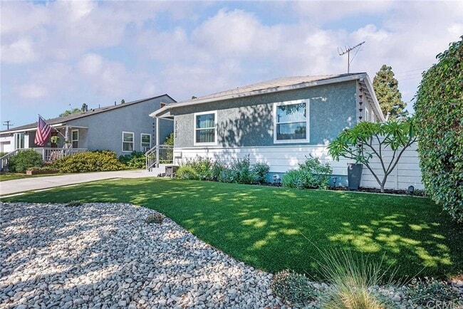 Building Photo - 5635 Pimenta Ave