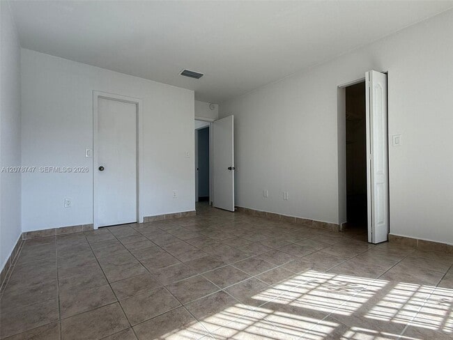 Building Photo - 746 NW 105th Pl