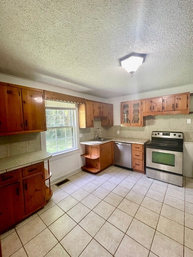 Building Photo - Spacious 2 Bed, 1 Bath Home in Arden With Bonus Sun Room, $1775