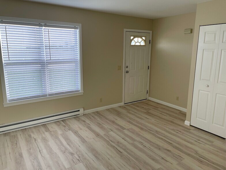 Building Photo - 630 Squires Ave