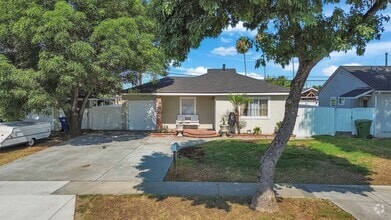 Building Photo - 7823 Appledale Ave
