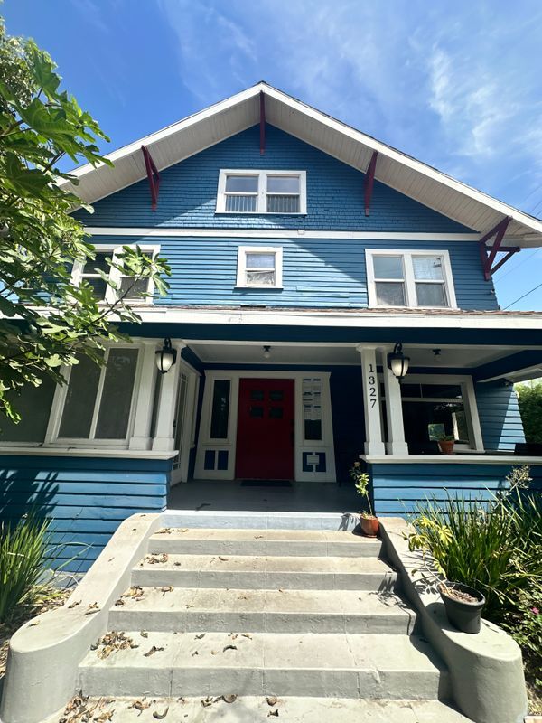 Building Photo - 1327 W 35th St