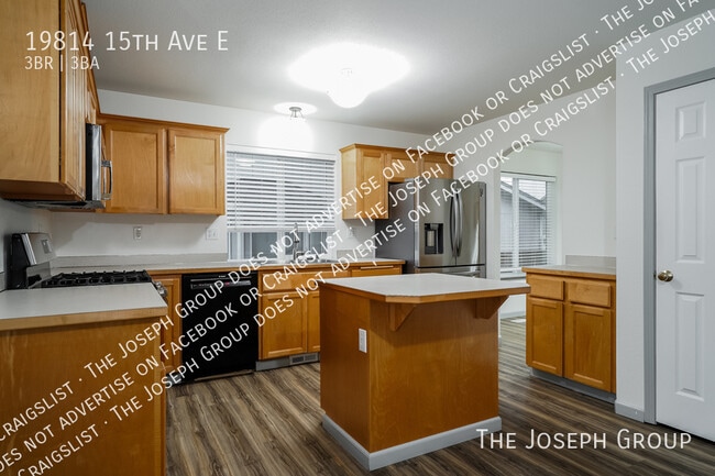 Building Photo - 19814 15th Avenue E