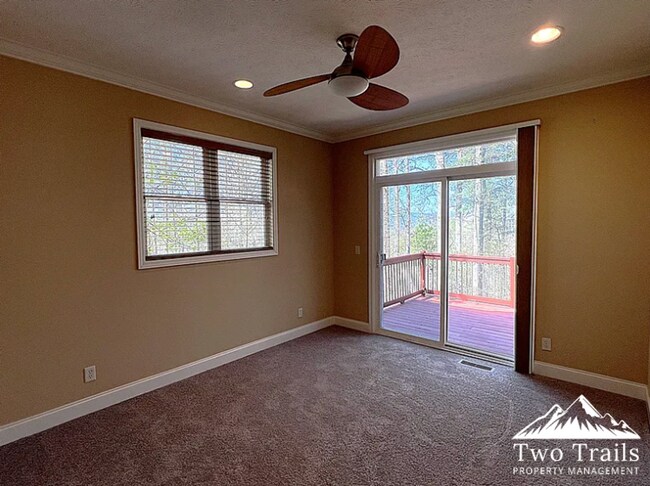 Building Photo - LUXURY MOUNTAIN LIVING IN GATED COMMUNITY